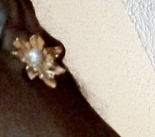 Load image into Gallery viewer, Abstract Flower Stud Clip On Earrings gold
