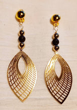 Load image into Gallery viewer, Handmade Abstract Wire Metal Hoop Clip On Earrings gold
