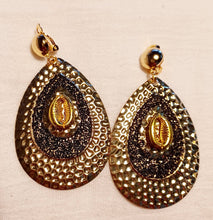 Load image into Gallery viewer, Handmade Hammered Metal Disc Clip On Earrings Gold
