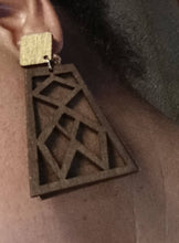Load image into Gallery viewer, Geometric 2 layer wood dangle Earrings Clip on
