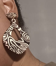 Load image into Gallery viewer, Handmade Abstract wood Dangle Clip On Earrings
