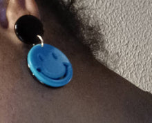 Load image into Gallery viewer, Small Handmade Acrylic Pop Art Clip On Earrings smiley face
