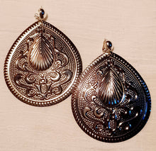 Load image into Gallery viewer, Extra large Hammered Metal  Hoop Disc Clip On Earrings Silver
