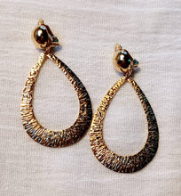 Load image into Gallery viewer, Minimalist Brushed Metal  Clip On Earrings gold
