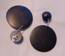 Load image into Gallery viewer, Chunky Handmade hand carved Natural Wood Clip On Earrings black 5210

