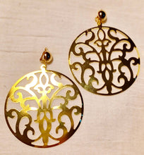 Load image into Gallery viewer, Extra large Hammered Metal  Hoop Disc Clip On Earrings gold
