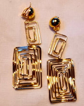 Load image into Gallery viewer, Abstract wire Metal Clip On Earrings gold

