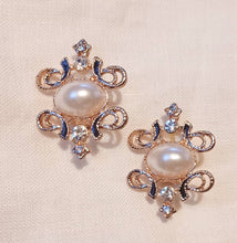 Load image into Gallery viewer, Vintage style Rhinestone and Pearl Stud Clip On Earrings
