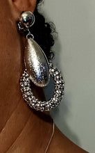 Load image into Gallery viewer, Hammered Metal and chain Clip On Earrings gold
