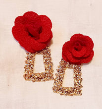 Load image into Gallery viewer, Artsy flower Earrings (pierced ears)

