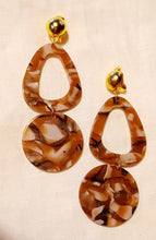 Load image into Gallery viewer, Minimalist Confetti Lucite Clip on Earrings Handmade
