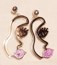 Load image into Gallery viewer, Abstract Acrylic Face Design Clip On Earrings
