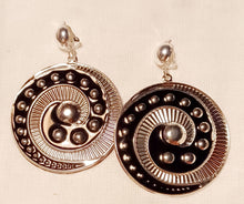 Load image into Gallery viewer, Abstract Metal Design Clip On Earrings silver
