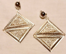 Load image into Gallery viewer, Hammered Metal and rhinestone Clip On Earrings silver
