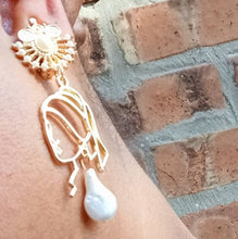 Load image into Gallery viewer, Pop Art girl with a pearl Earrings Clip on Style
