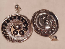 Load image into Gallery viewer, Abstract Metal Design Clip On Earrings silver

