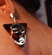 Load image into Gallery viewer, Abstract Face Design Dangle Earrings pierced ears gold
