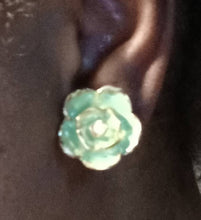 Load image into Gallery viewer, Abstract vintage style Flower Stud Clip On Earrings gold
