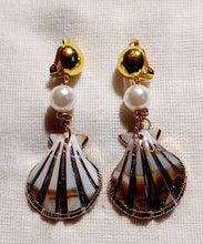 Load image into Gallery viewer, Habdmade Shell Clip On Earrings Beach Boho Style
