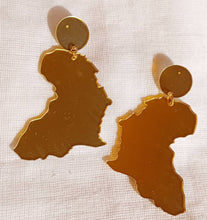 Load image into Gallery viewer, Mirrored Acrylic Africa Clip on Earrings
