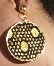Load image into Gallery viewer, Handmade glitter Clip On Earrings Gold
