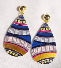 Load image into Gallery viewer, Clip On Retro wooden Mudcloth Design Earrings
