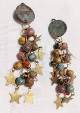 Load image into Gallery viewer, Vintage 1980s rustic brass and copper artist dangle clip on earrings
