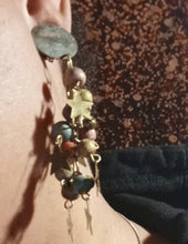 Load image into Gallery viewer, Vintage 1980s rustic brass and copper artist dangle clip on earrings
