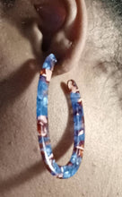 Load image into Gallery viewer, Vintage Style Minimalist Confetti Lucite Hoop Earrings
