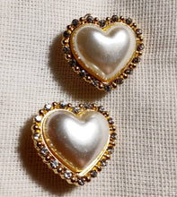 Load image into Gallery viewer, Faux pearl Heart Stud Clip On Earrings gold
