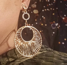 Load image into Gallery viewer, Handmade wire Metal Clip On hoop Earrings gold
