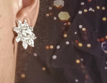 Load image into Gallery viewer, Vintage style Flower Stud Clip On Earrings silver
