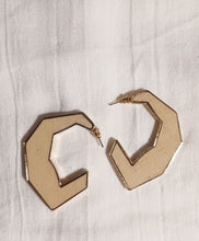 Load image into Gallery viewer, Minimalist Wood and Metal Hoop Earrings offwhite/gold

