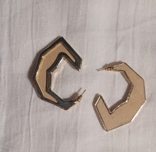 Load image into Gallery viewer, Minimalist Wood and Metal Hoop Earrings offwhite/gold
