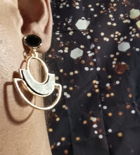 Load image into Gallery viewer, Minimalist Natural Wood and gold metal  Clip On Dangle Earrings black
