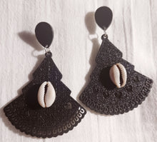 Load image into Gallery viewer, Handmade Wood and Cowrie Boho Clip On Dangle Earrings black
