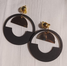 Load image into Gallery viewer, Minimalist Natural Wood Clip On Dangle Earrings black

