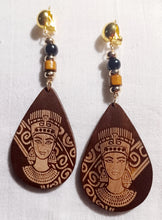 Load image into Gallery viewer, Natural Wood Queen Nefertiti Statement Clip On Earrings
