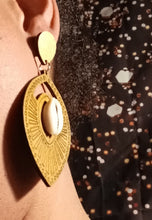 Load image into Gallery viewer, Clip On boho Wood and Cowrie Shell Earrings
