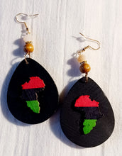 Load image into Gallery viewer, Rbg Red black and green Africa wooden Earrings
