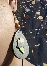 Load image into Gallery viewer, Rbg Red black and green Africa wooden Earrings
