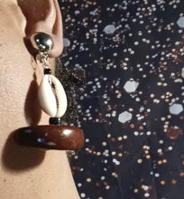Load image into Gallery viewer, Vintage Handmade Cowrie Shell Clip On  Earrings
