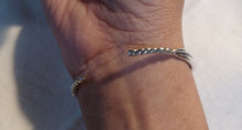 Load image into Gallery viewer, Mens Simple allow Bracelet
