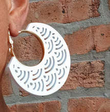 Load image into Gallery viewer, Wood and Metal Hoop Earrings Black
