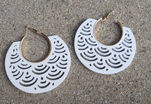 Load image into Gallery viewer, Wood and Metal Hoop Earrings white

