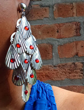Load image into Gallery viewer, Vintage crinkle Metal Chandelier Clip On Earrings silver
