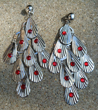 Load image into Gallery viewer, Vintage crinkle Metal Chandelier Clip On Earrings silver
