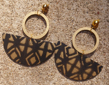 Load image into Gallery viewer, Clip On Afrocentric handpainted Mudcloth Design Earrings large size
