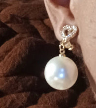 Load image into Gallery viewer, Handmade small Faux Pearl dangle Clip On Earrings
