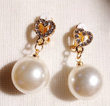 Load image into Gallery viewer, Handmade small Faux Pearl dangle Clip On Earrings
